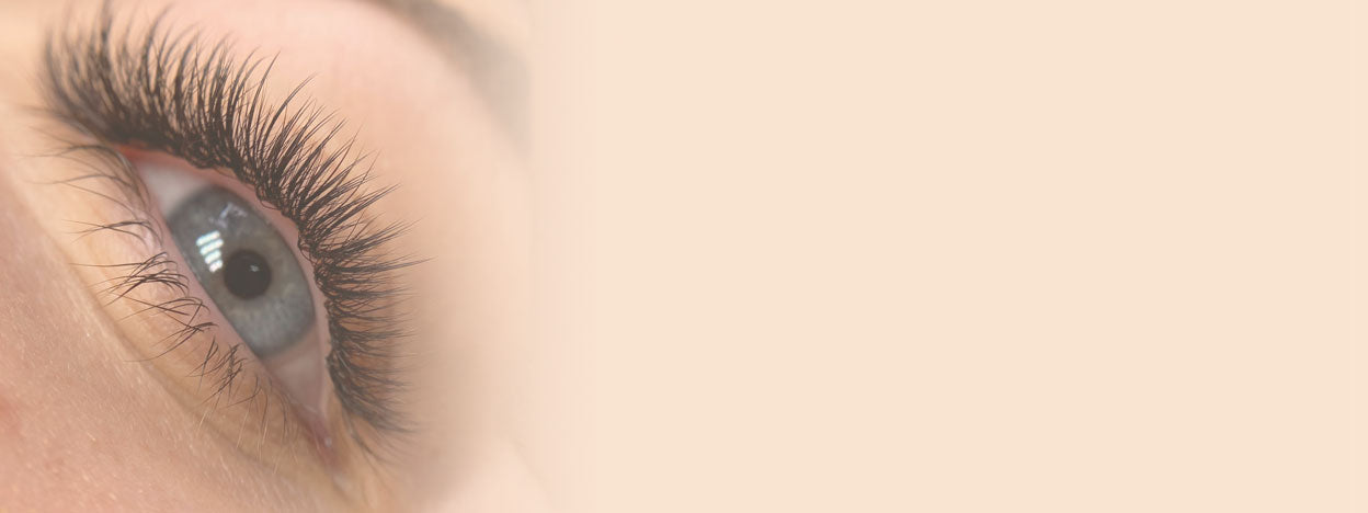 A Step-By-Step Guide For Wet Look Lashes Blog Banner