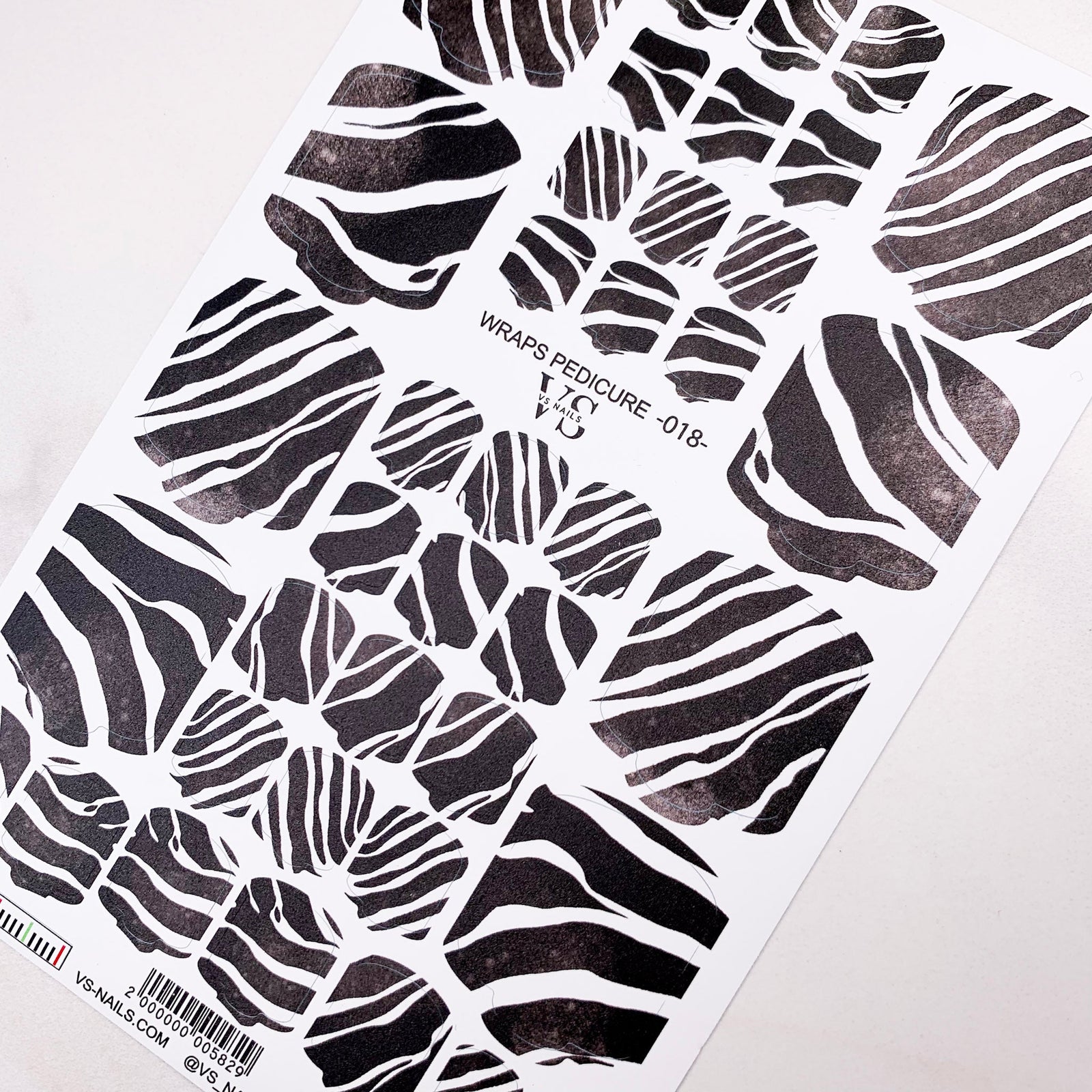 VS pedicure wraps 018 nail wraps from the brand for nail polisher in UK Miss Dolla.
