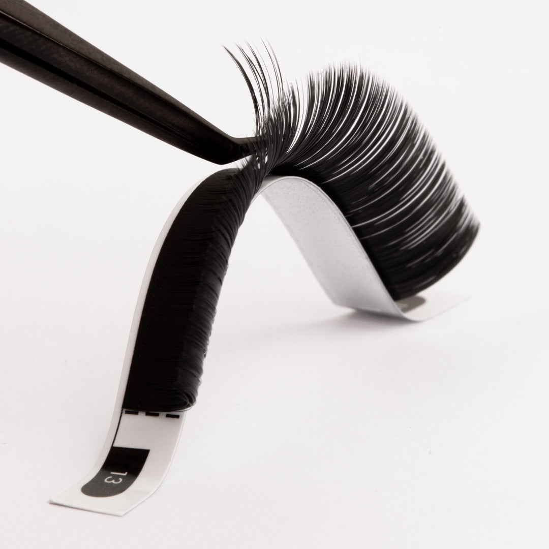 Half open tray of Camellia Easy Fanning lashes 0.03 on a white background