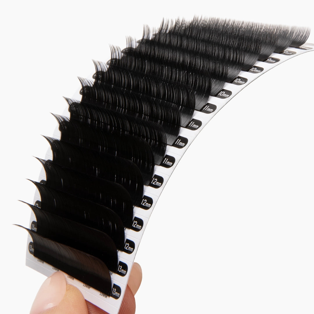 London Lash Chelsea 0.07 strip of lashes on a white background showing the curl