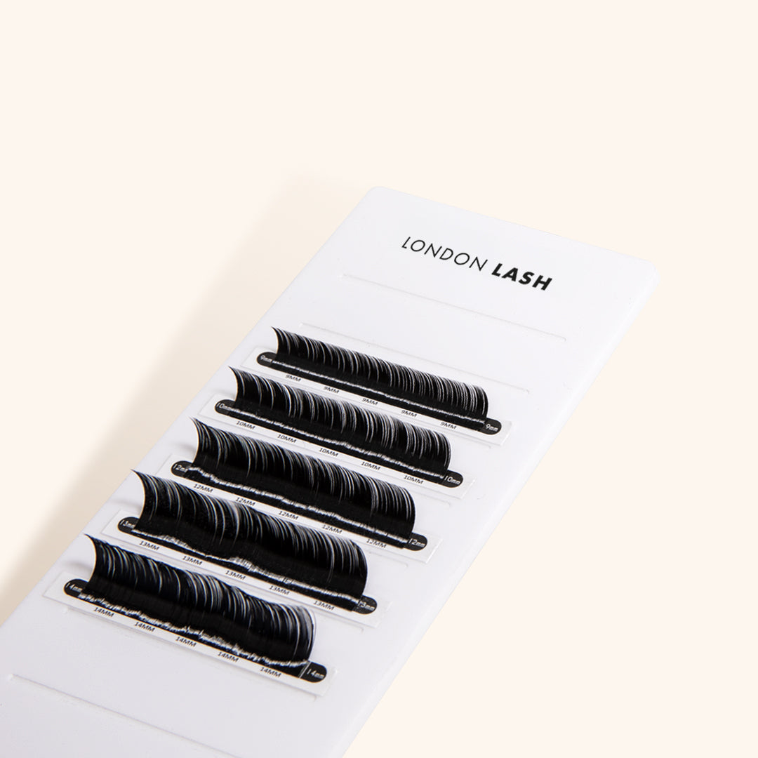 Acrylic lash extension palette with eyelash extensions