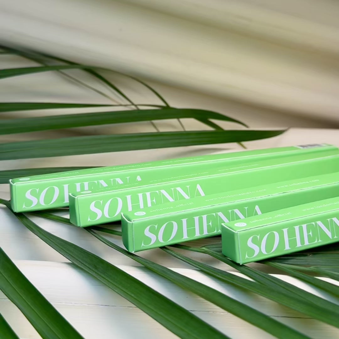 אז חינה מברשת גבות רחבה בזווית