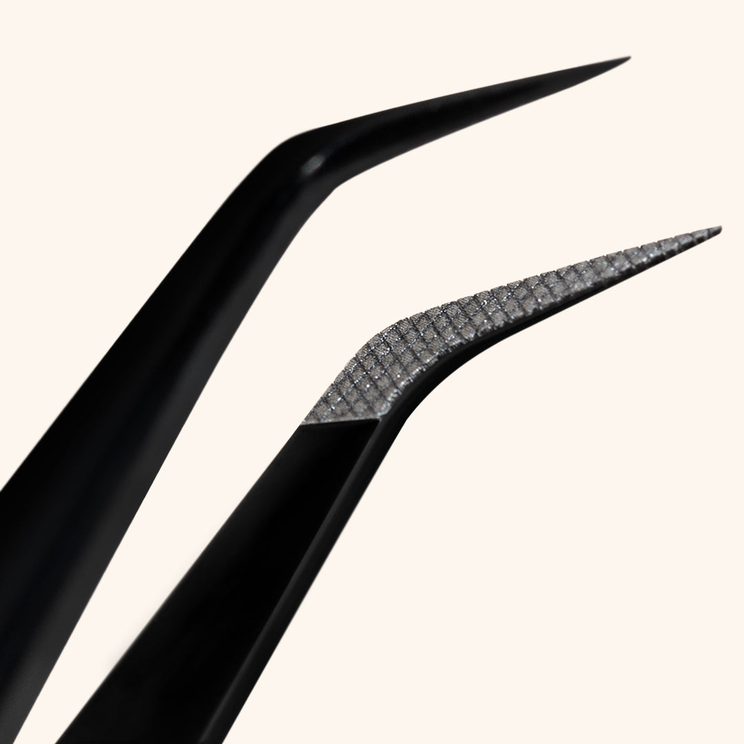 Fibre tip eyelash extension tweezers